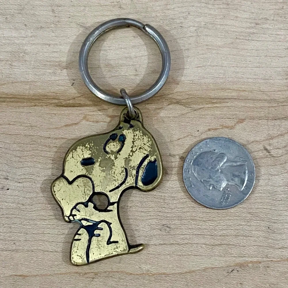 Peanuts Vtg 1958‎ Snoopy Holding Heart Solid Brass Keychain Aviva Rare